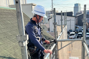 足場作業中の作業員